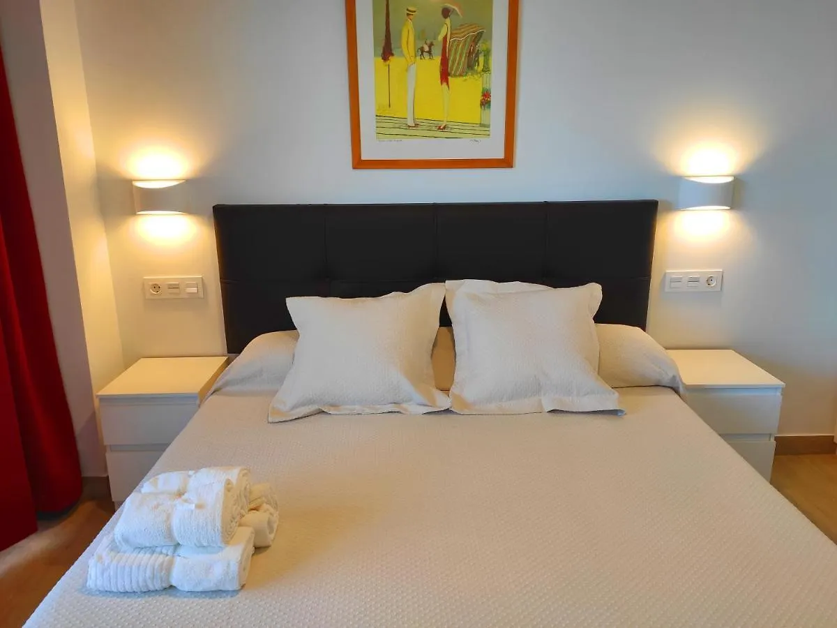 Beachfront Luxury: Fuengirola Sea View Apartment