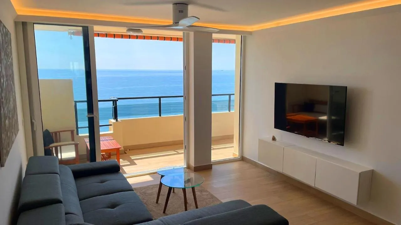 Beachfront Luxury: Fuengirola Sea View Apartment