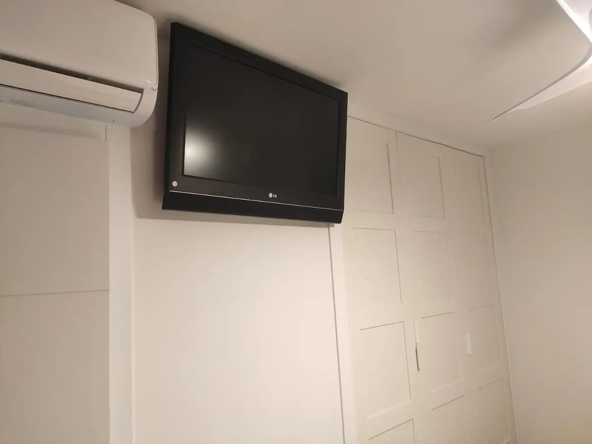 Beachfront Luxury: Fuengirola Sea View Apartment
