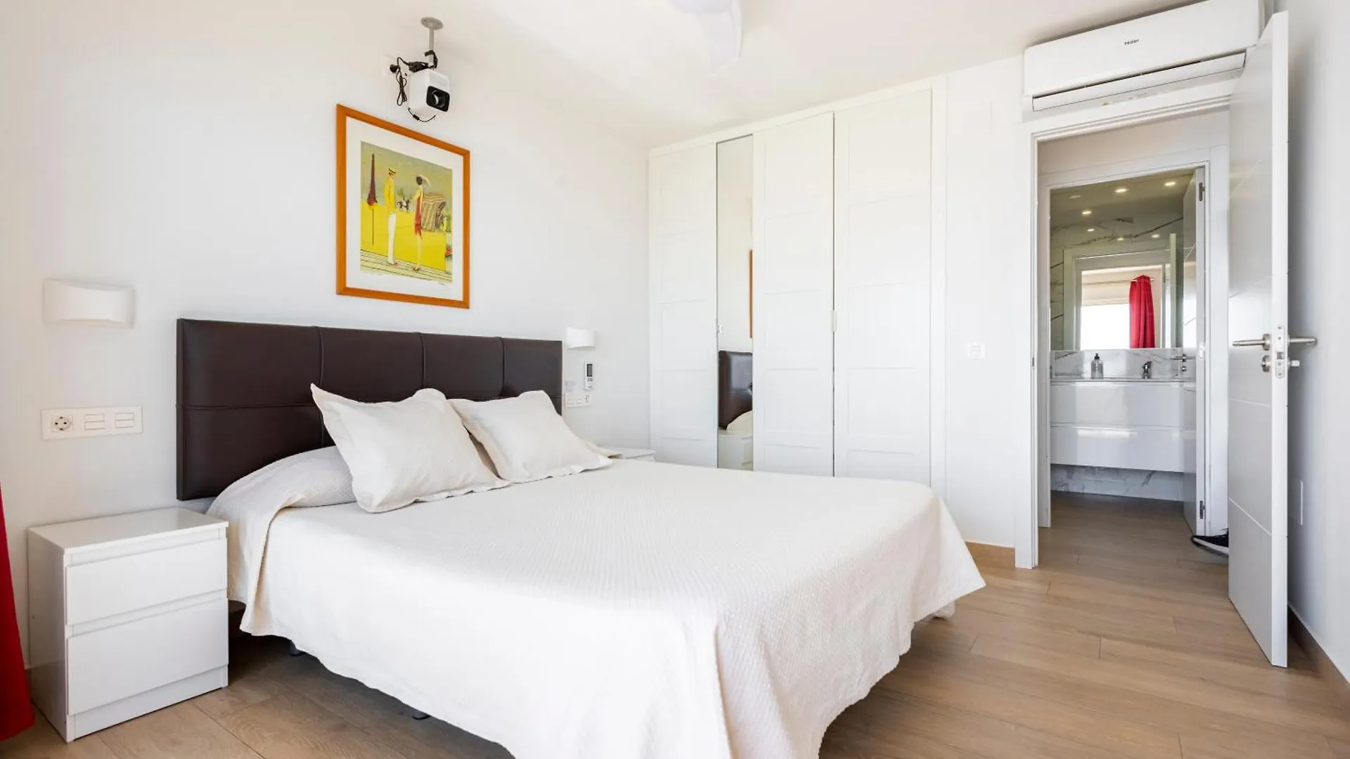 Beachfront Luxury: Fuengirola Sea View Apartment Spain